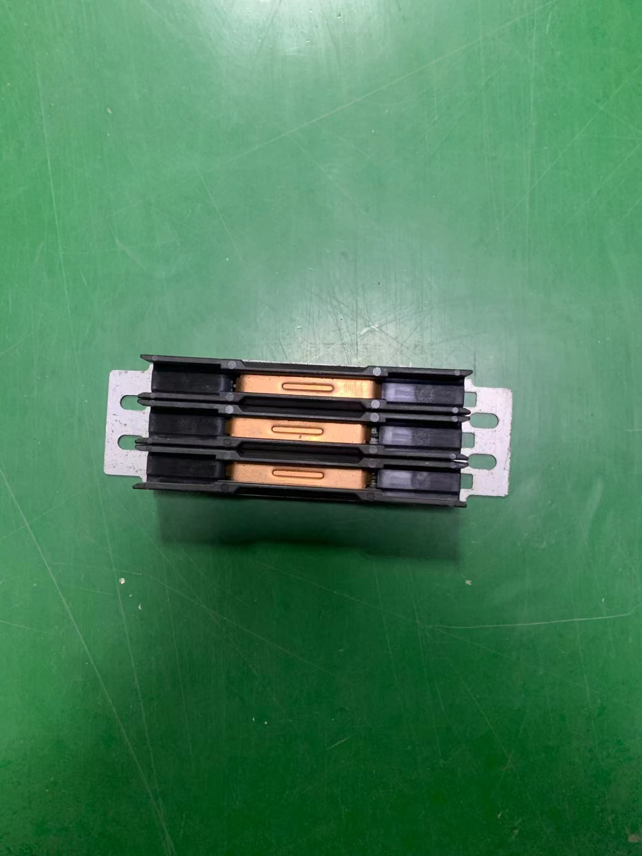 滑触线连接器